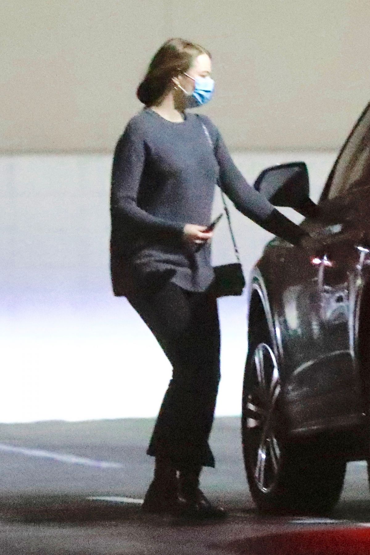 emma-stone-arrives-at-appintment-in-los-angeles-10-22-2020-0.jpg
