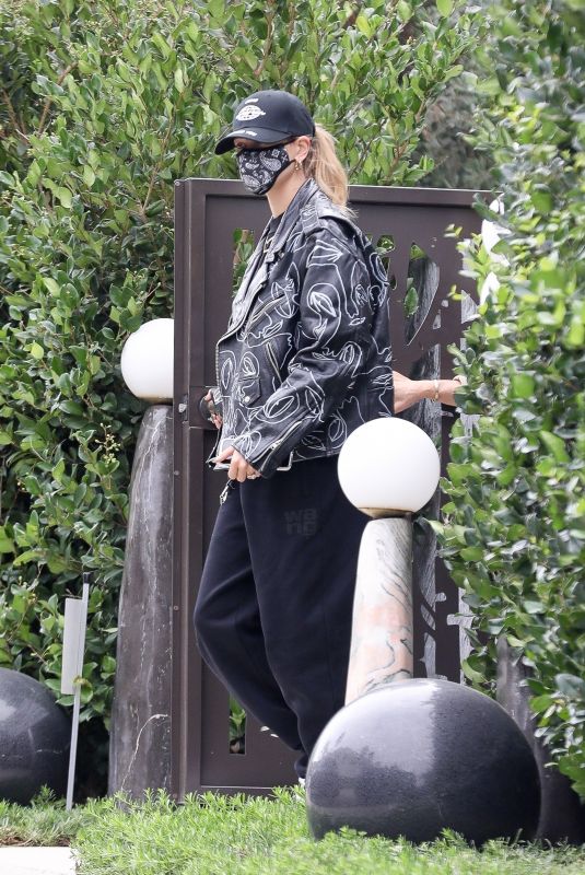 HAILEY BIEBER Leaves a Friend