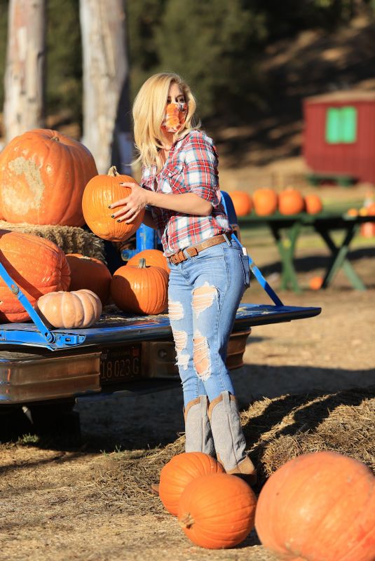 HEIDI MONTAG at a Pumpkin Patch in Los Angeles 10/15/2020