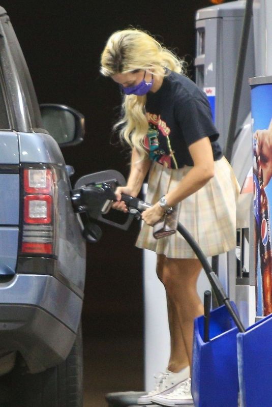 HOLLY MADISON at a Gas Station in Malibu 10/04/2020