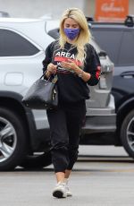 HOLLY MADISON Out Shopping in Los Angeles 10/22/2020