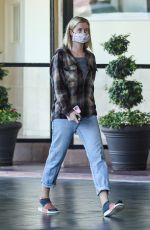 IRELAND BALDWIN Heading to a Skin Care Clinic in Beverly Hills 10/07/2020