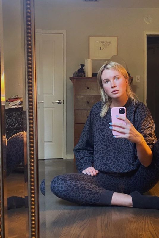 IRELAND BALDWIN - Instagram Photos 10/11/2020