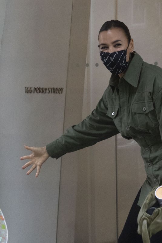 IRINA SHAYK Arrives at Her Home in New York 10/29/2020