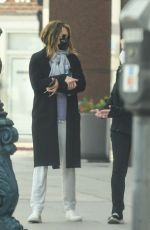 JENNIFER ANISTON Leaves a Physical Therapy Appointment in Beverly Hills 10/21/2020