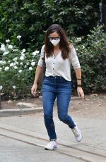 JENNIFER GARNER Check Out Construction of Her New Home in Brentwood 10/22/2020