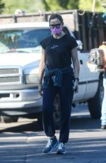 JENNIFER GARNER Checking Progress of Her New Home in Brentwood 10/30/2020
