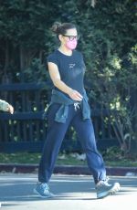 JENNIFER GARNER Checking Progress of Her New Home in Brentwood 10/30/2020