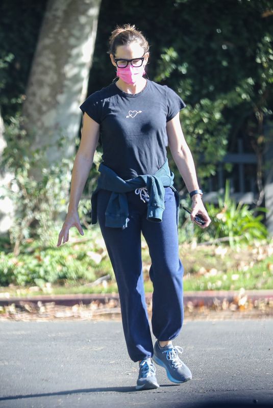 JENNIFER GARNER Out of Her New Home in Brentwood 10/29/2020