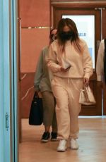 JENNIFER LOPEZ Leaves a Dentist
