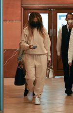 JENNIFER LOPEZ Leaves a Dentist