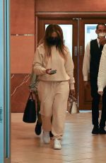 JENNIFER LOPEZ Leaves a Dentist