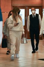 JENNIFER LOPEZ Leaves a Dentist