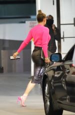 JENNIFER LOPEZ Out in Beverly Hills 10/28/2020