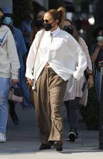 JENNIFER LOPEZ Shopping on Rodeo Drive in Beverly Hills 10/17/2020
