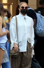 JENNIFER LOPEZ Shopping on Rodeo Drive in Beverly Hills 10/17/2020
