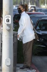 JENNIFER LOPEZ Shopping on Rodeo Drive in Beverly Hills 10/17/2020