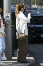 JENNIFER LOPEZ Shopping on Rodeo Drive in Beverly Hills 10/17/2020