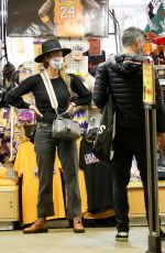 JESSICA ALBA Shopping for Halloween Costumes in Westwood 10/27/2020