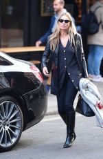 KATE MOSS Leaves a Hairdresser in London 10/01/2020