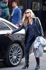 KATE MOSS Leaves a Hairdresser in London 10/01/2020