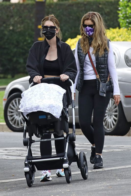 KATHERINE SCHWARZENEGGER and MARIA SHRIVER Out in Los ANgeles 10/10/2020