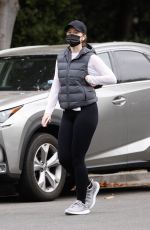 KATHERINE SCHWARZENEGGER Out in Santa Monica 10/28/2020