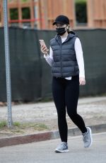 KATHERINE SCHWARZENEGGER Out in Santa Monica 10/28/2020