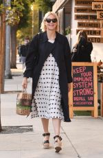 KELLY RUTHERFORD at Kreation Organic Juicery in West Hollywood 10/22/2020