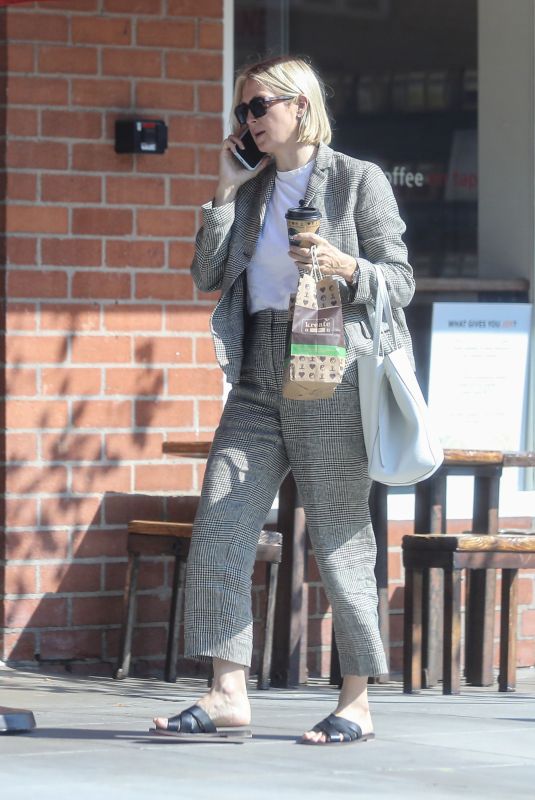 KELLY RUTHERFORD Out for Coffee in Beverly Hills 10/19/2020