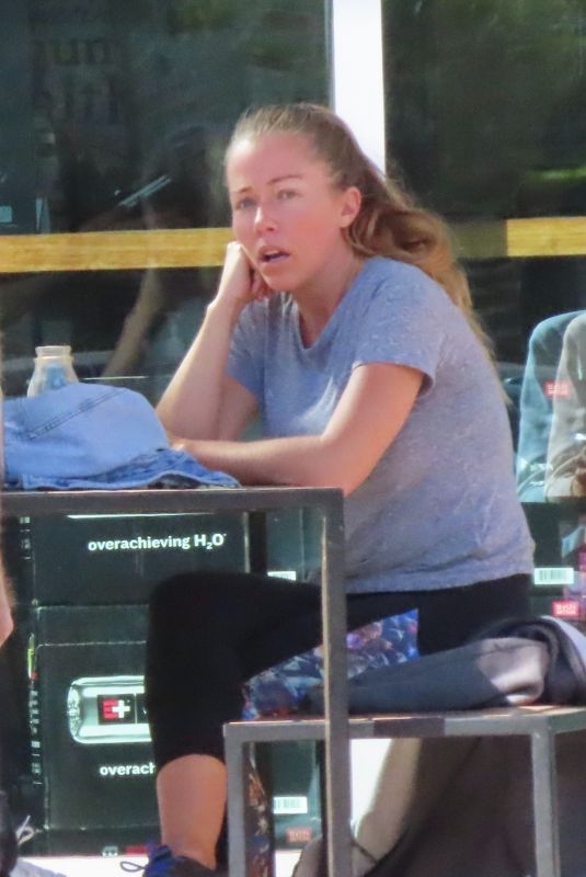 KENDRA WILKINSON Out for Lunch in Beverly Hills 10/27/2020
