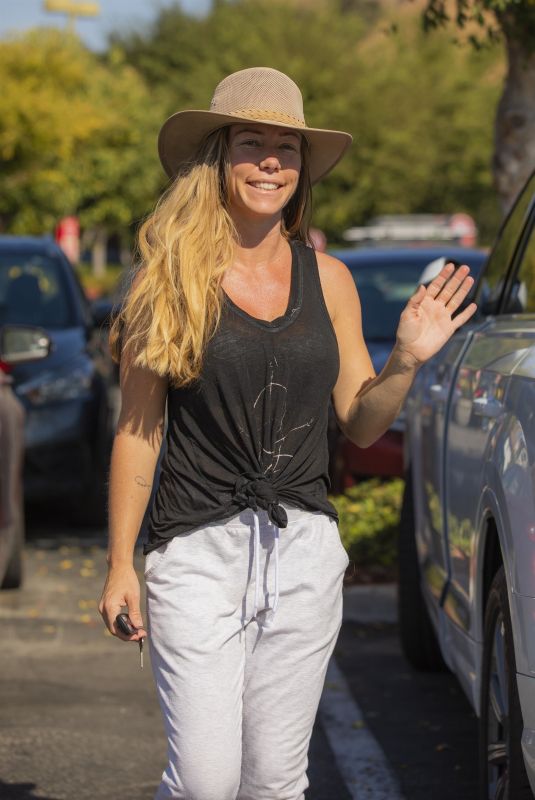 KENDRA WILKINSON Out Shopping in Los Angeles 10/19/2020