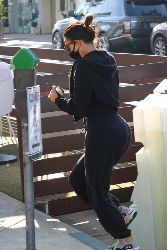 KIM KARDASHIAN at a Salon in Los Angeles 10/07/2020