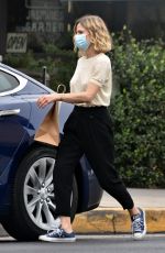KYRA SEDGWICK Picks Up Lunch in Los Feliz 10/21/2020