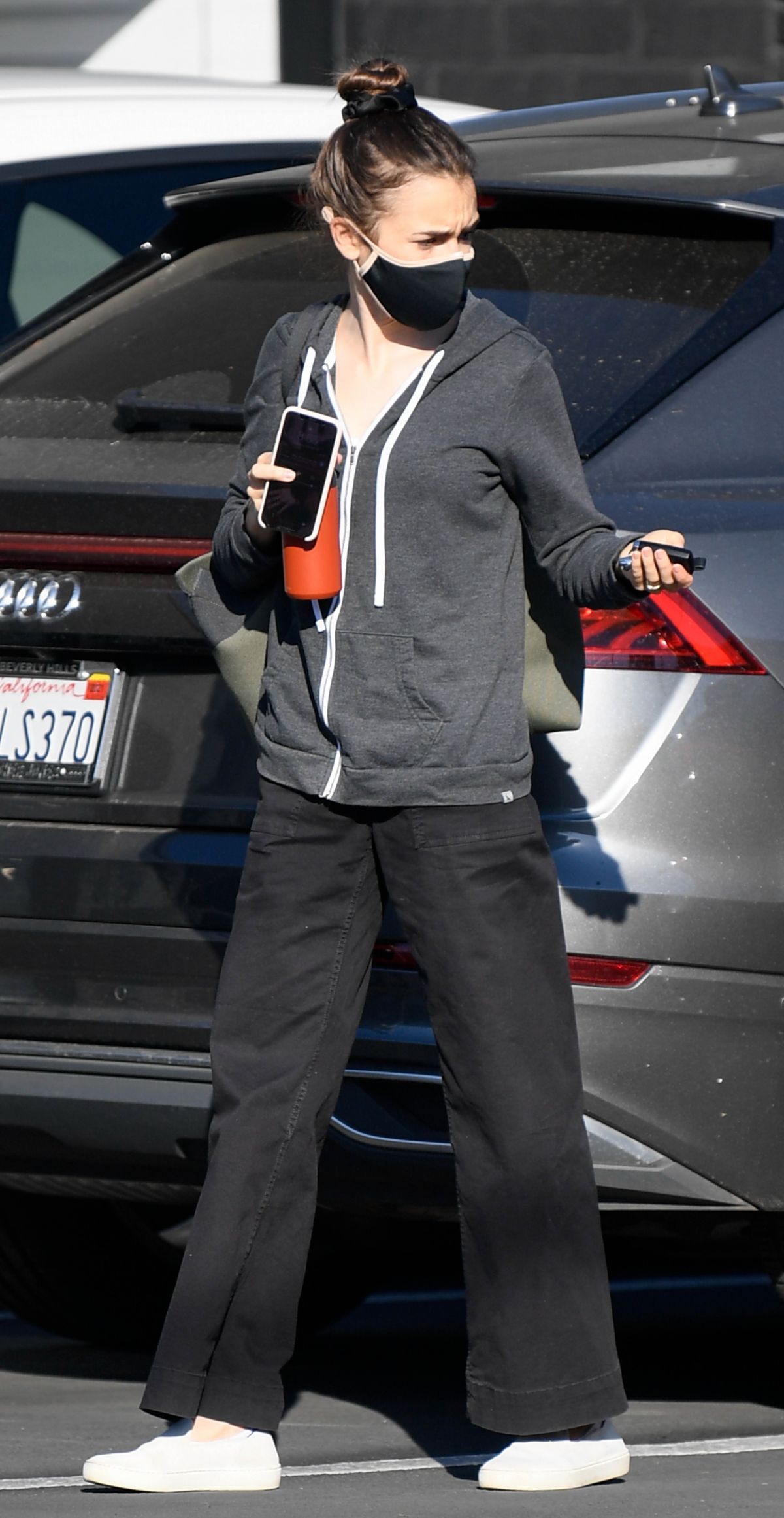 lily-collins-arrives-back-to-work-in-los-angeles-10-13-2020-3.jpg