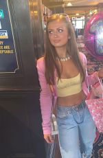 MAISIE SMITH - Instagram Phtotos 10/04/2020