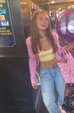 MAISIE SMITH - Instagram Phtotos 10/04/2020