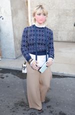 MAISIE WILLIAMS Leaves Chloe Fashion Show at PFW in Paris 10/01/2020