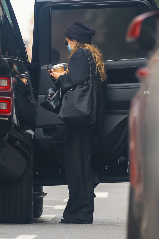 MARY KATE OLSEN Leaves Her Office in New York 09/29/2020