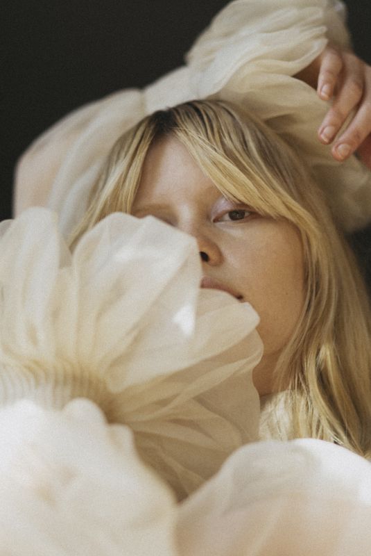 MIA GOTH for Contentmode, Spring 2020