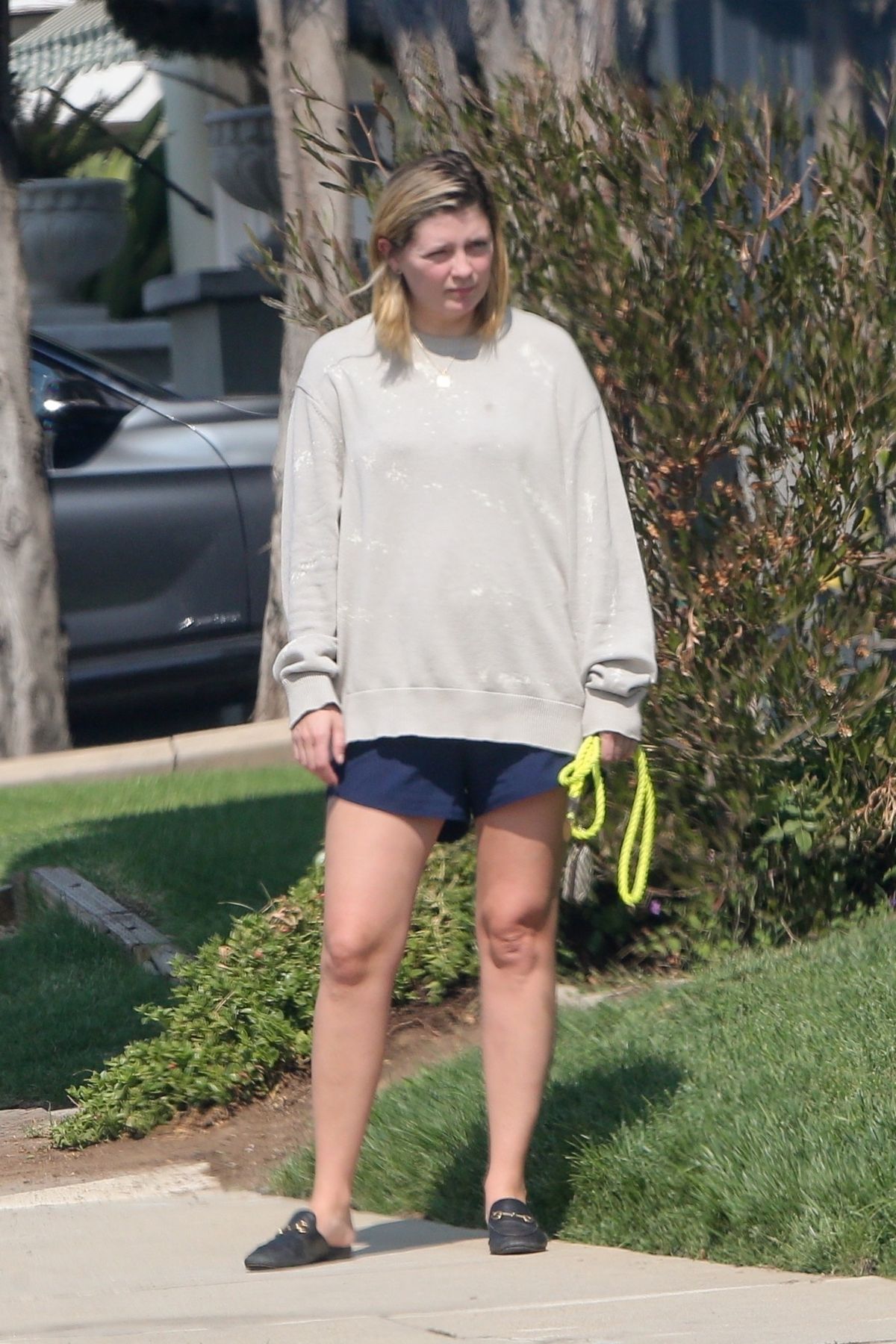mischa-barton-out-with-her-dog-in-los-angeles-10-04-2020-11.jpg
