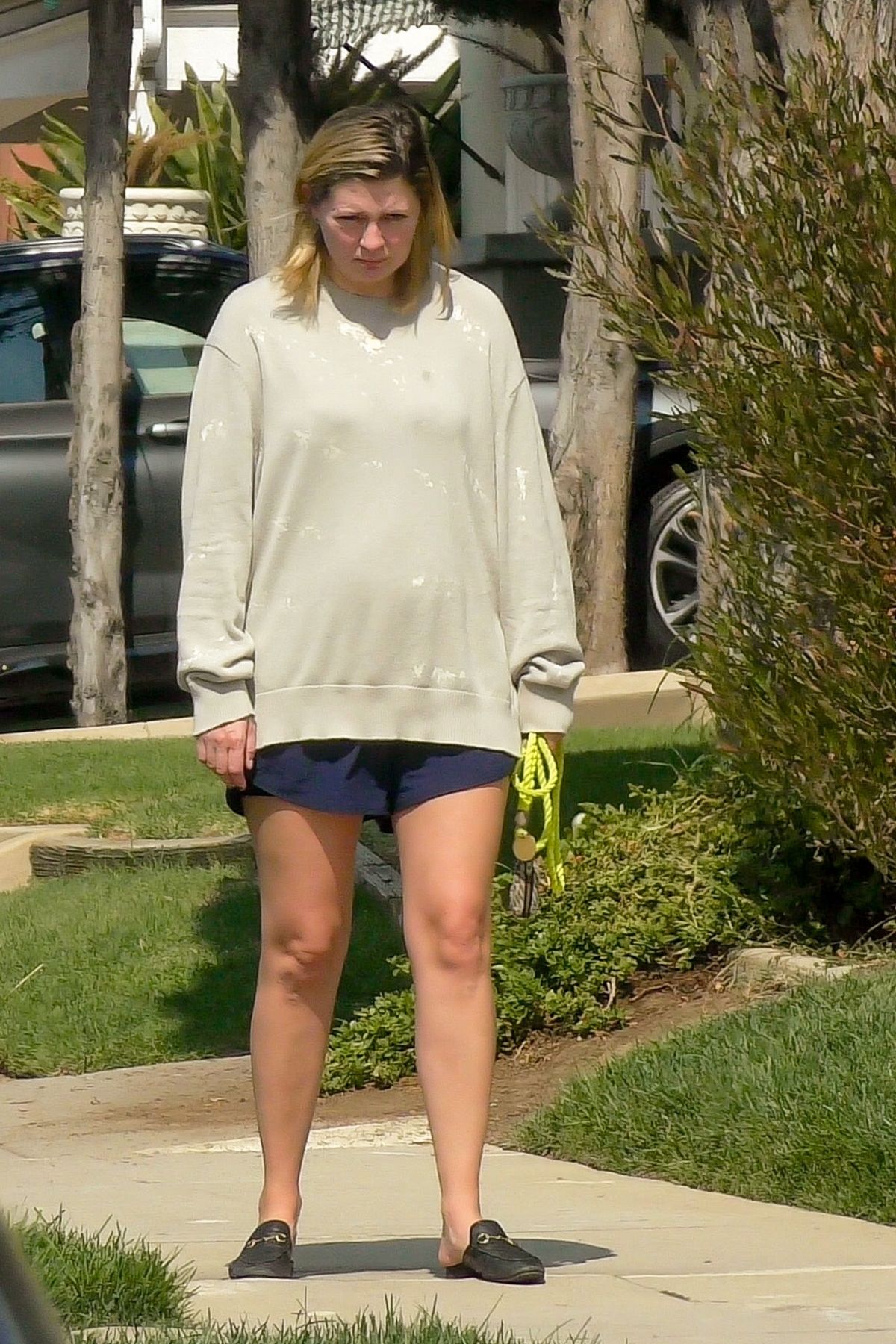 mischa-barton-out-with-her-dog-in-los-angeles-10-04-2020-3.jpg