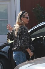 MOLLY SIMS at Brentwood Country Mart 10/17/2020