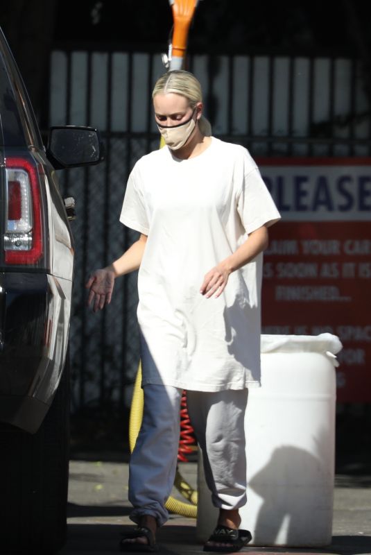 PETA MURGATROYD at Her Local Car Wash in Los Angeles 10/30/2020