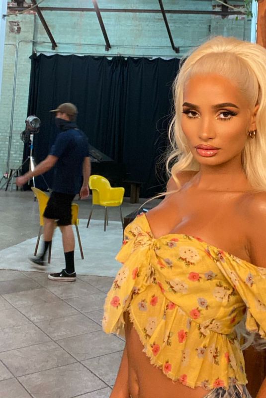 PIA MIA PEREZ – Instagram Photos 10/19/2020