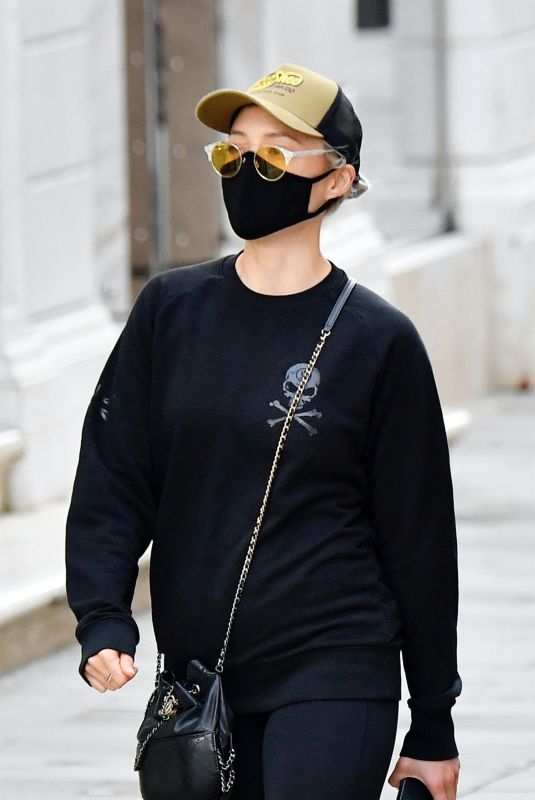 POM KLEMENTIEFF Out and About in Venice 10/26/2020