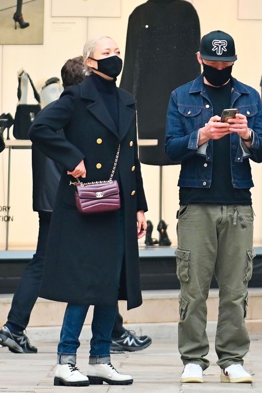POM KLEMENTIEFF Out in Venice 10/22/2020