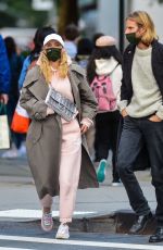 Pregnant ELSA HOSK and Tom Daly Out in New York 10/02/2020