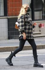 Pregnant ELSA HOSK and Tom Daly Out in New York 10/07/2020