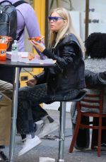 Pregnant ELSA HOSK Out for Pizza in New York 10/09/2020